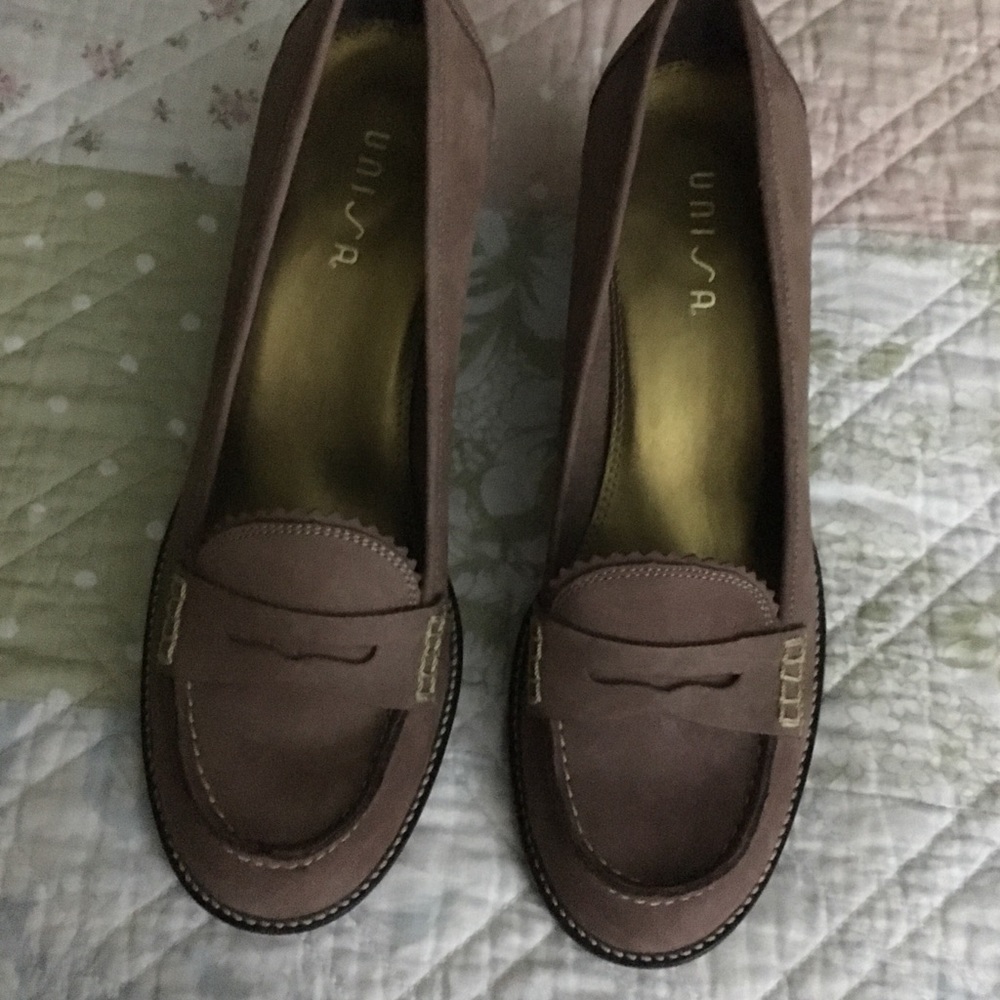 Unisa Penny Loafer style heels - brown suede sz 8B